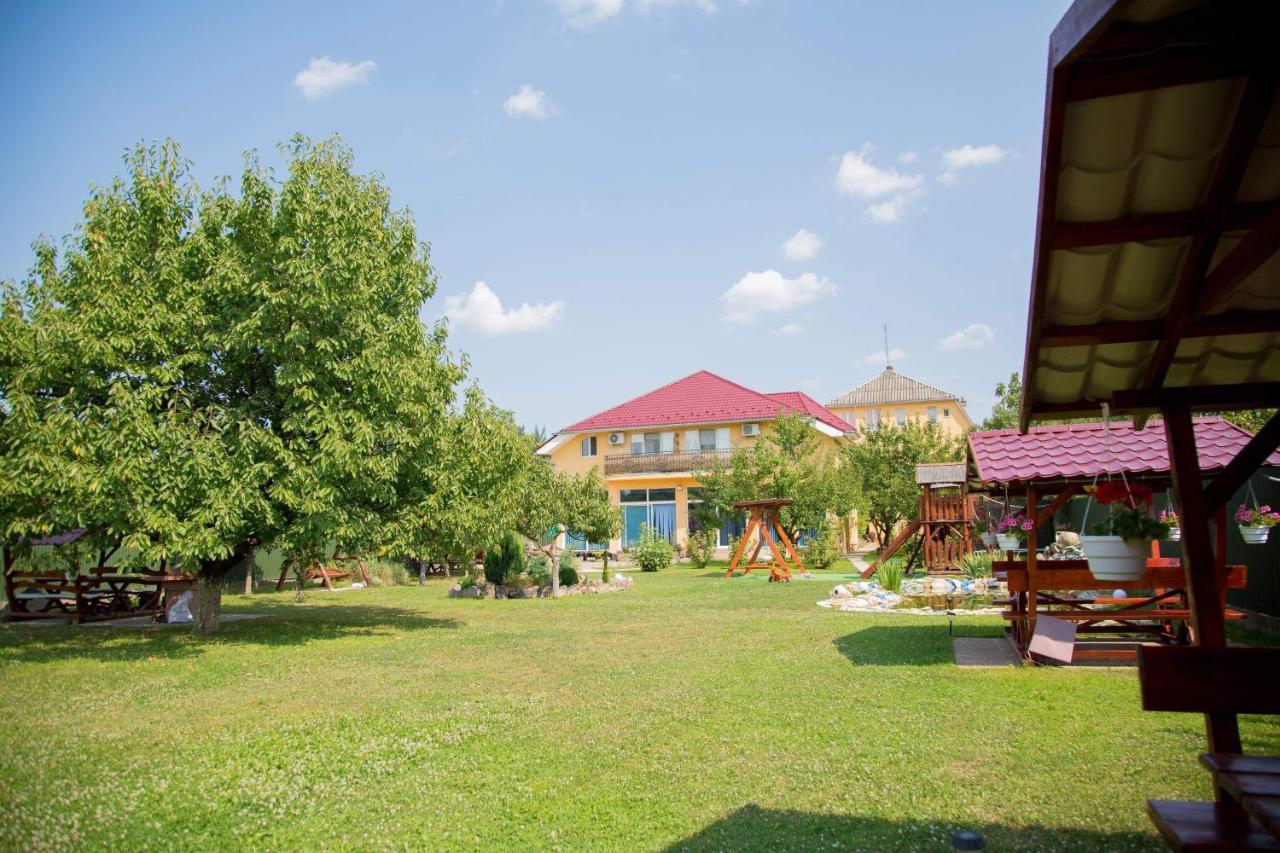 Hotel Beauty Complex Berehove  Esterno foto