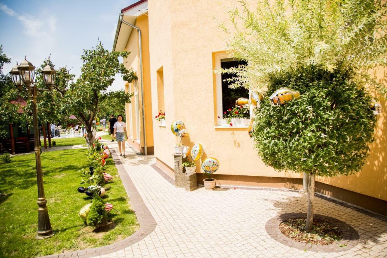 Hotel Beauty Complex Berehove  Esterno foto